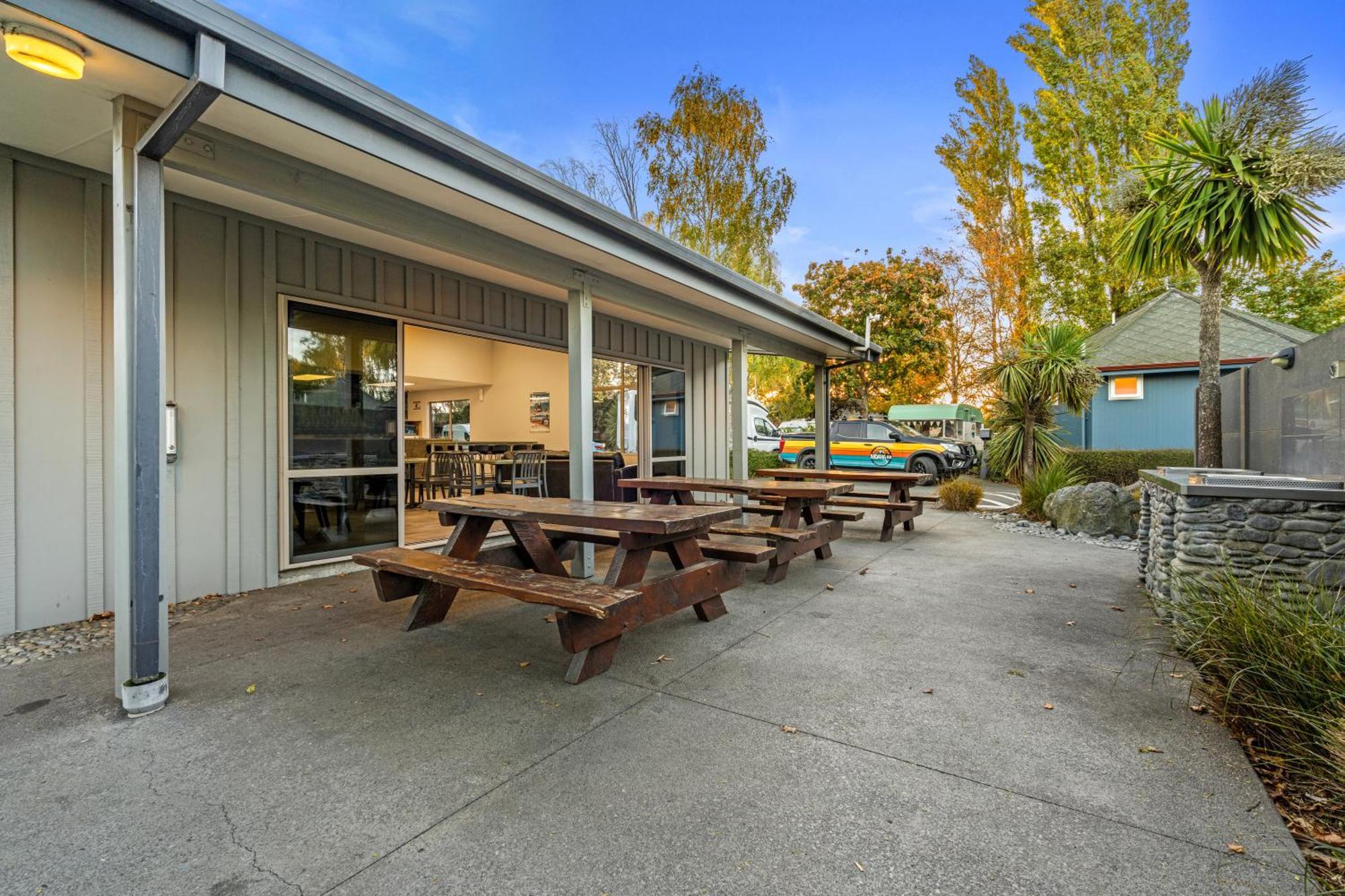Tasman Holiday Parks - Christchurch Exterior foto The cafe at the centre