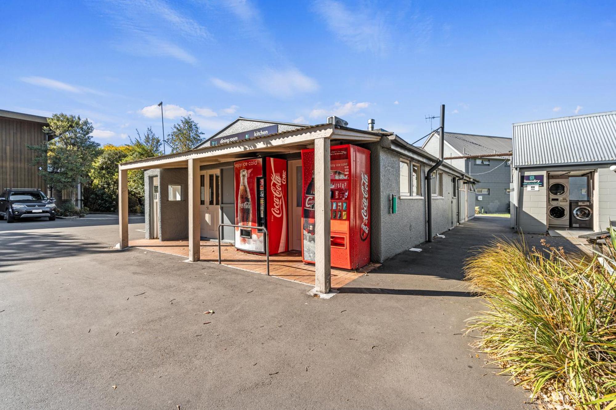 Tasman Holiday Parks - Christchurch Exterior foto The original 1950s vending building