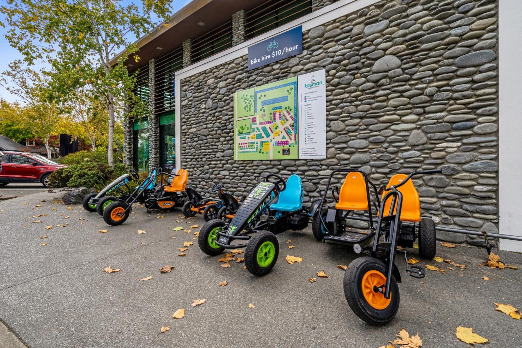 Tasman Holiday Parks - Christchurch Exterior foto The Visitor Centre at the National Motor Museum