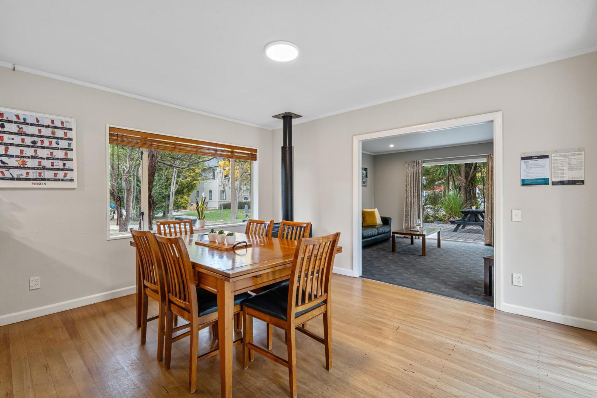 Tasman Holiday Parks - Christchurch Exterior foto A dining room in a house in New Zealand