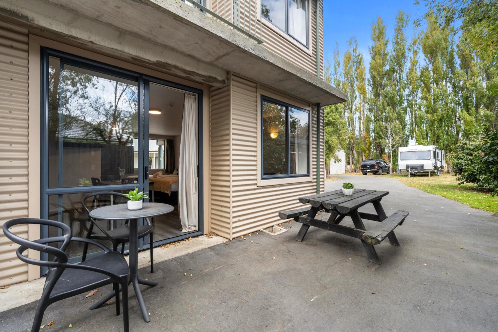 Tasman Holiday Parks - Christchurch Exterior foto The exterior of a typical apartment at the hotel