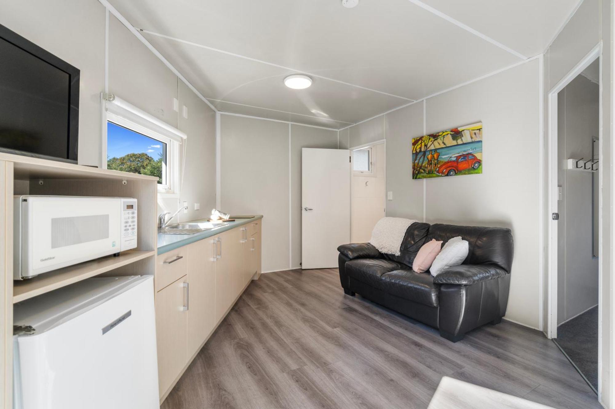 Tasman Holiday Parks - Christchurch Exterior foto A typical studio apartment
