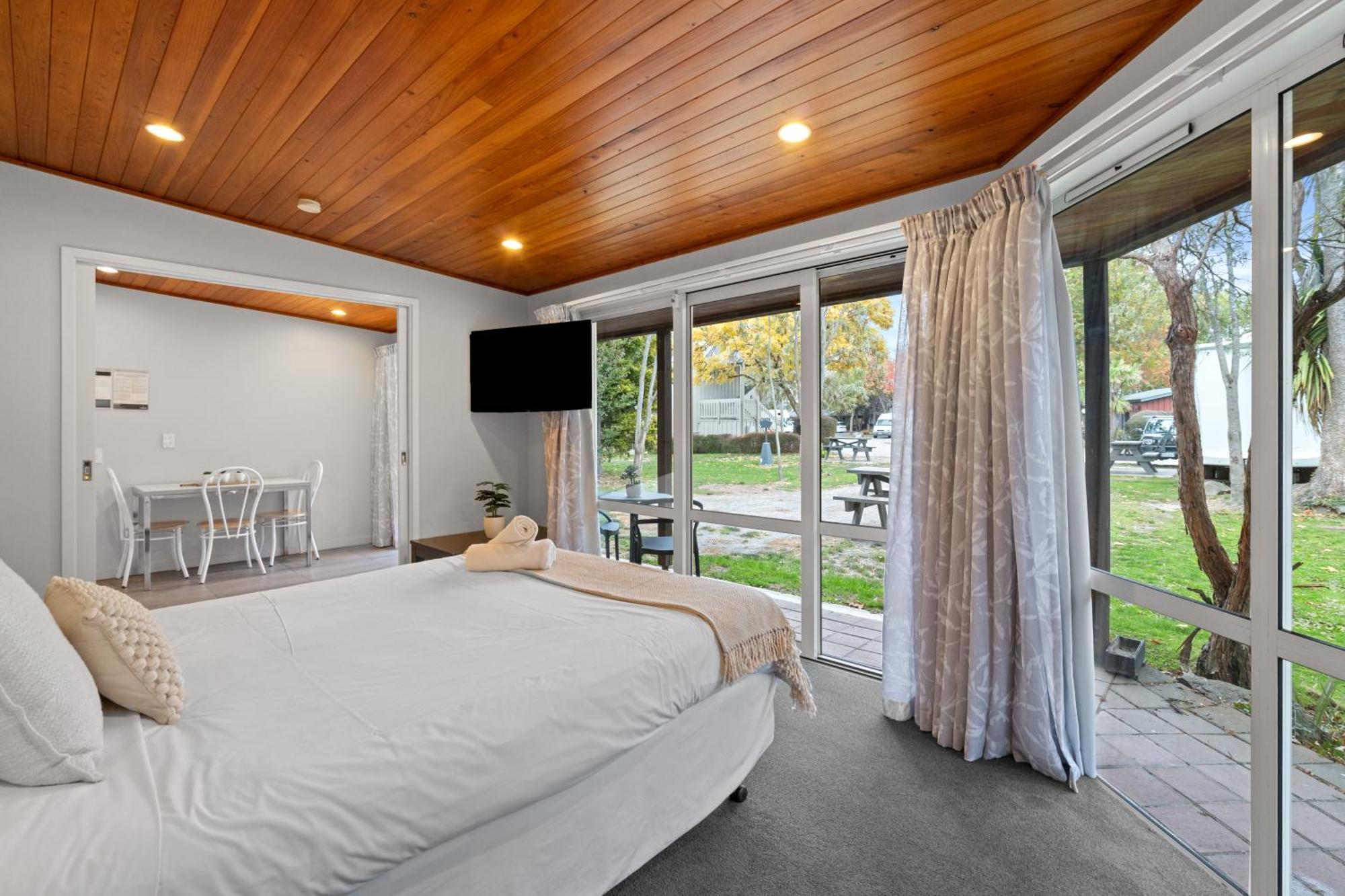 Tasman Holiday Parks - Christchurch Exterior foto A bedroom at the hotel