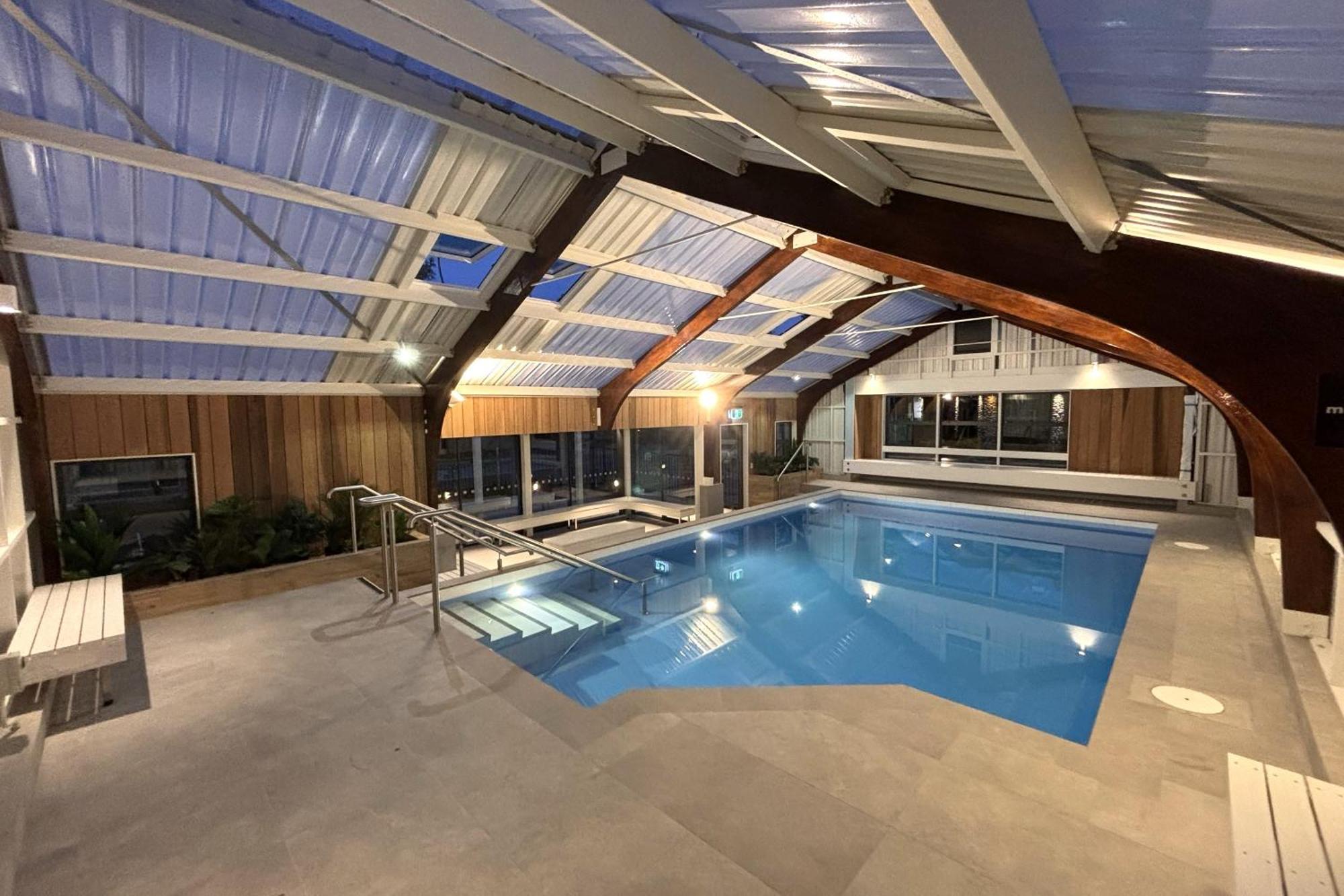 Tasman Holiday Parks - Christchurch Exterior foto The swimming pool at the hotel